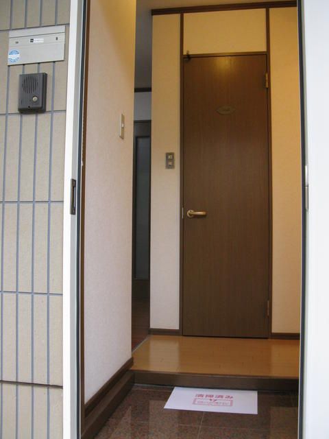 プライムコート鷹の台 玄関