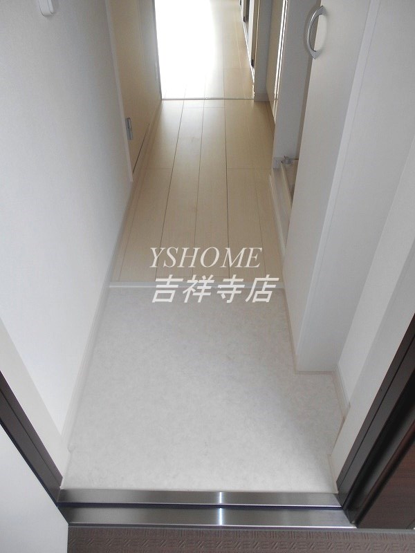 リブリ・三鷹 玄関