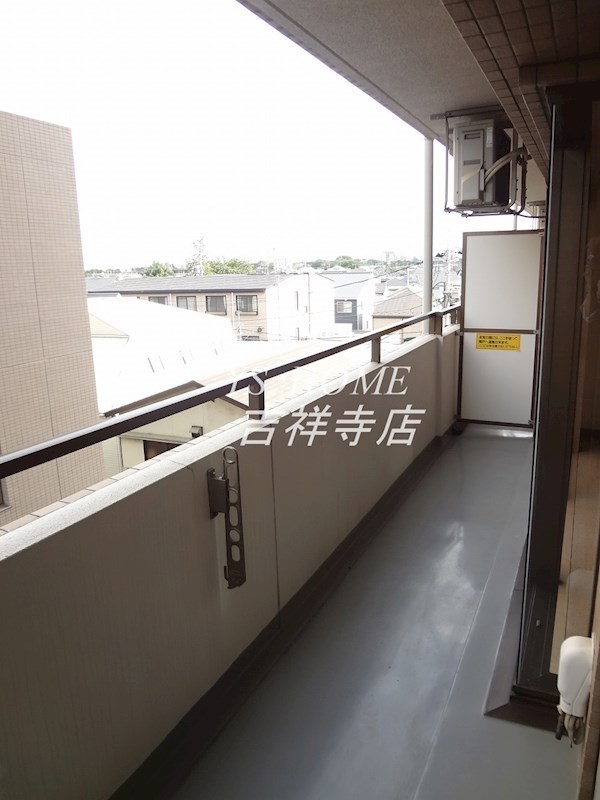 コート・イシハラ ベランダ