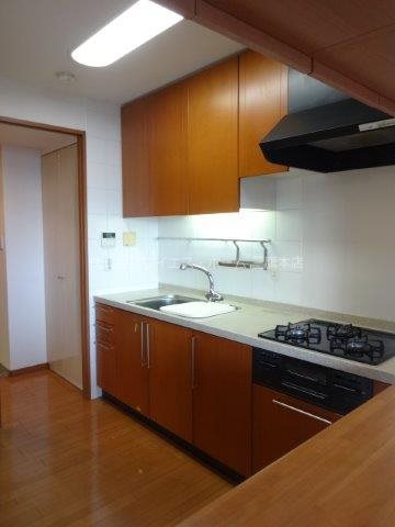 エアーズシティブライトコート キッチン