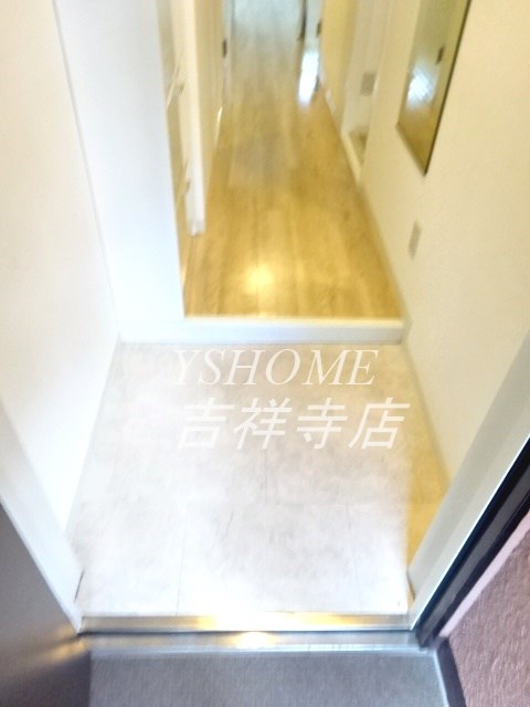 メゾングローリー 玄関