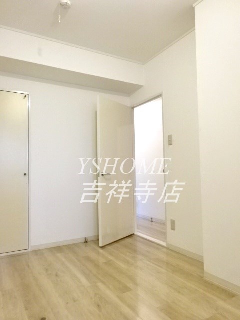 メゾングローリー ベッドルーム