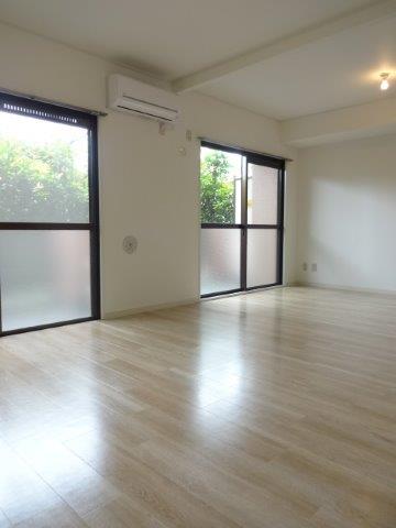 メゾングローリー　　 リビング