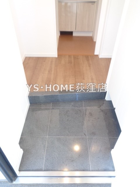 アジールコート新高円寺   玄関