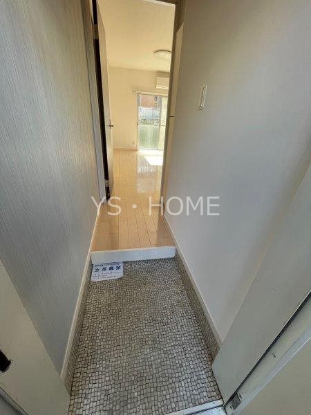 小さな庭  玄関