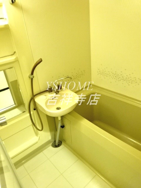 ラカーサモモイ 風呂画像