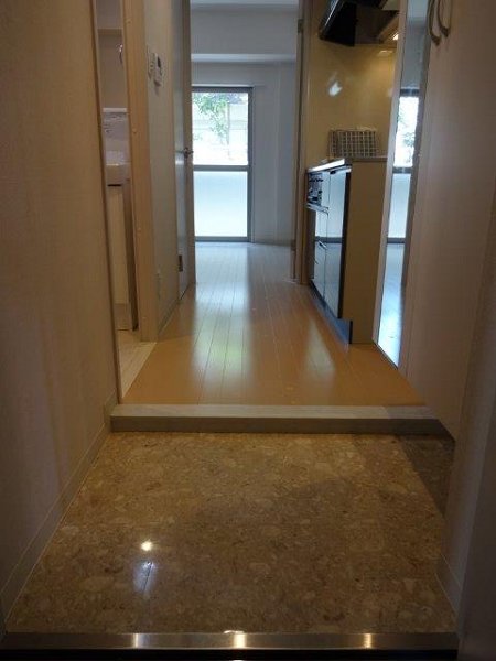 クレセント馬部 玄関