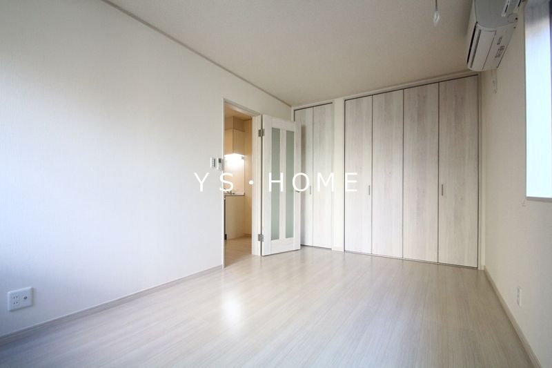 レナータ桃井 ベッドルーム