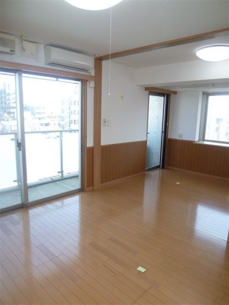 エイチアールケイビル リビング