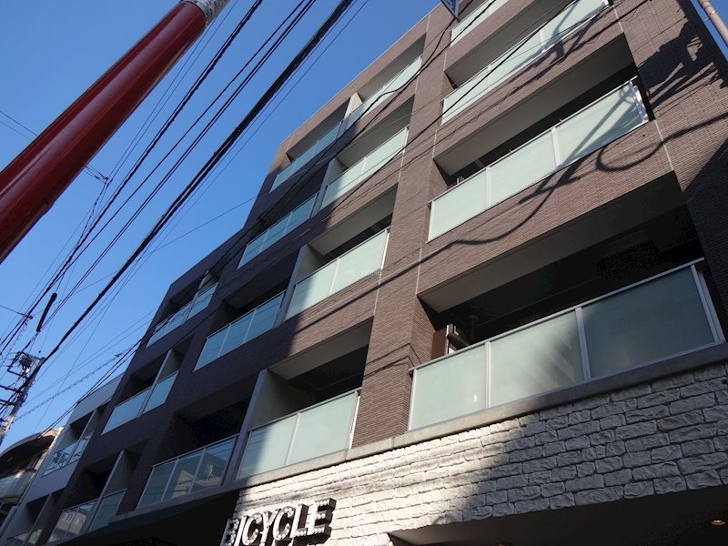 トラッセルズ 外観