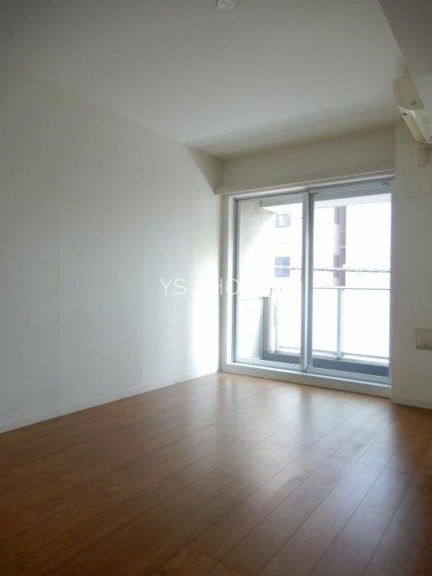 トラッセルズ   リビング