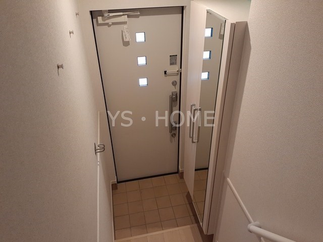 フラーゼ  玄関