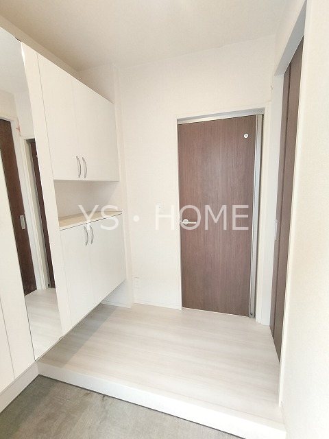 ラ・ルーチェ 玄関