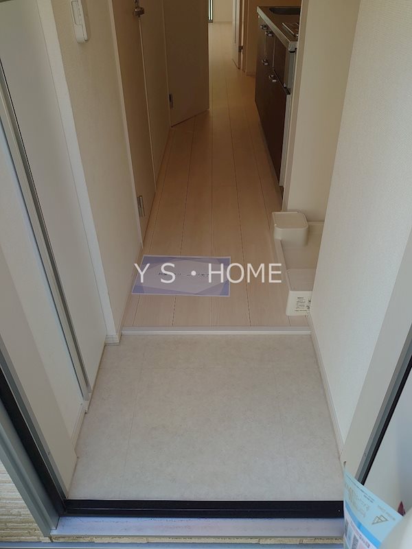 リブリ・国立 玄関