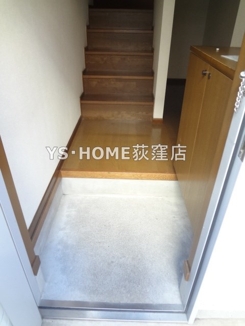 ソレーユ南荻窪 玄関