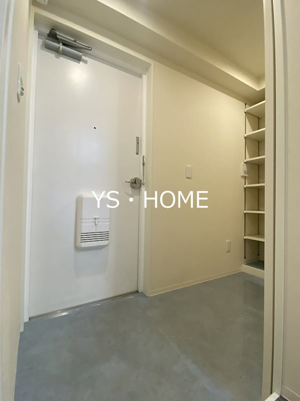 ロイヤルハイツ新高円寺 玄関