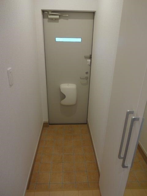 エトワール三鷹 玄関