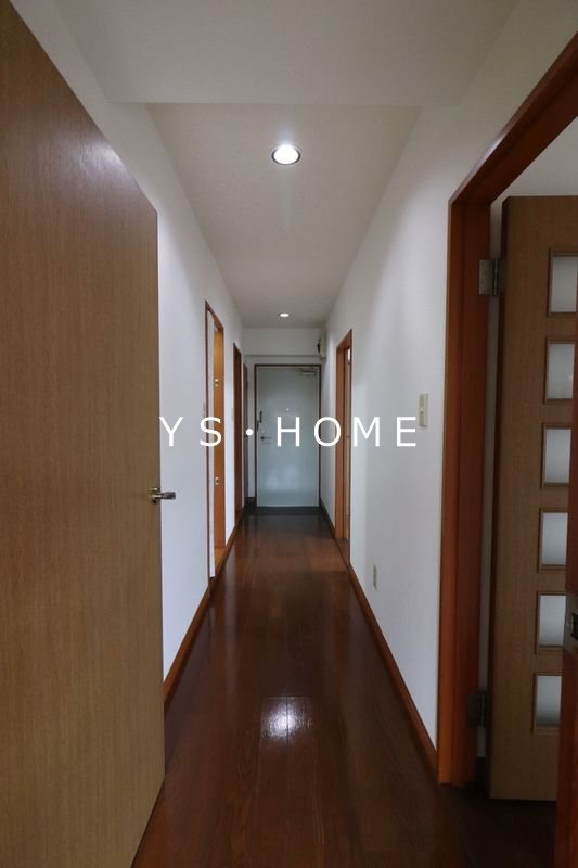 ハニーシャトルK 玄関