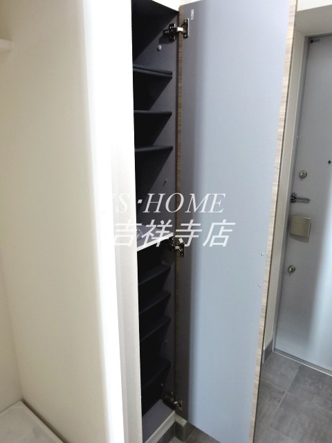 CROSS吉祥寺 玄関