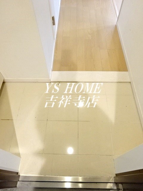 ラールゴ清水 玄関