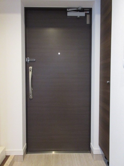 リージア中野新橋 玄関