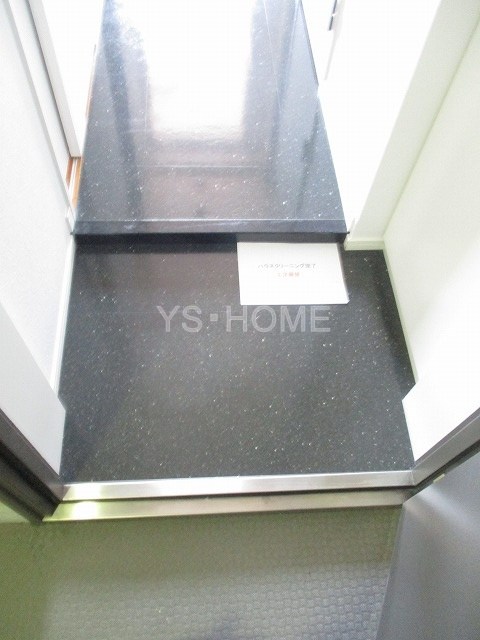 プレール・ドゥーク下井草 玄関