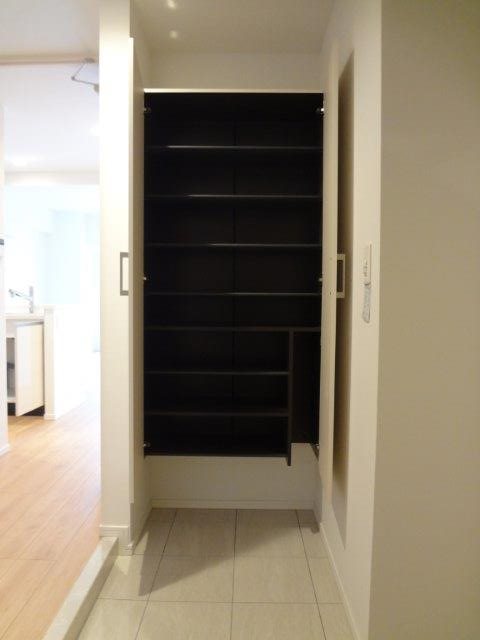 グロリアス西荻窪 玄関