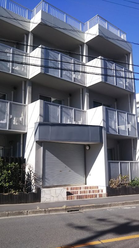 ファミール新川 玄関