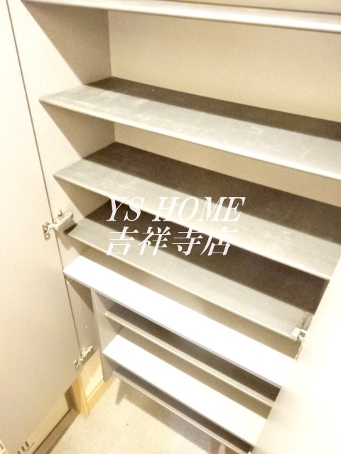 メゾン　シェーヌ 玄関