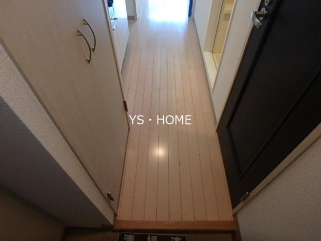 アヴィニティー東中野 玄関