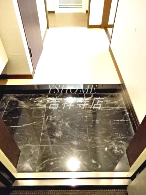 プレミールコート 玄関