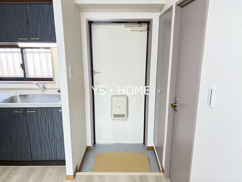 グローリス中野 玄関