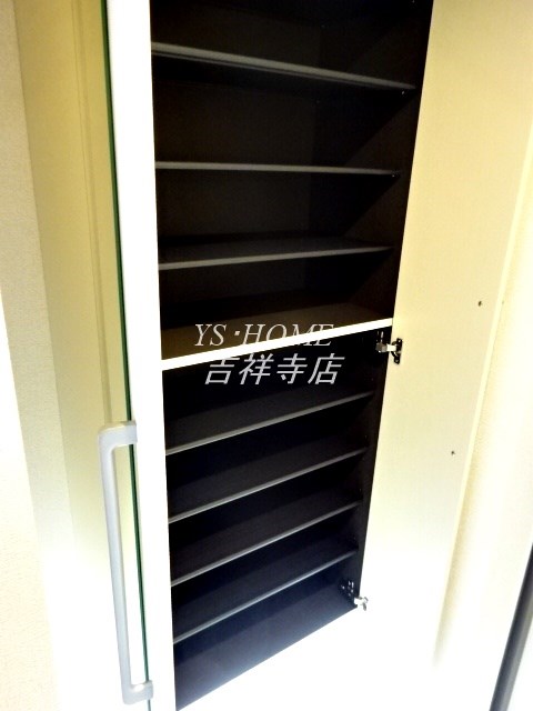 モデルノ関町  玄関