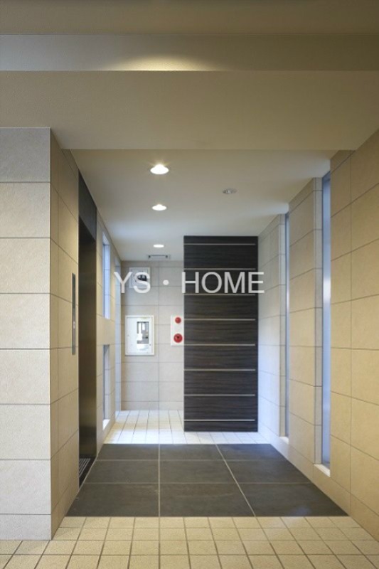 フェリーチェ国立 玄関