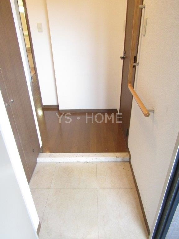 ガーデン有川 玄関