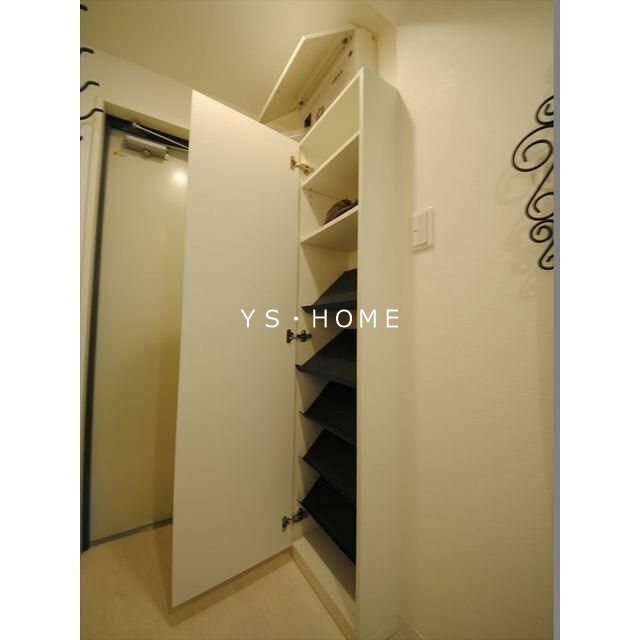 アール・デ・ココ三鷹 玄関