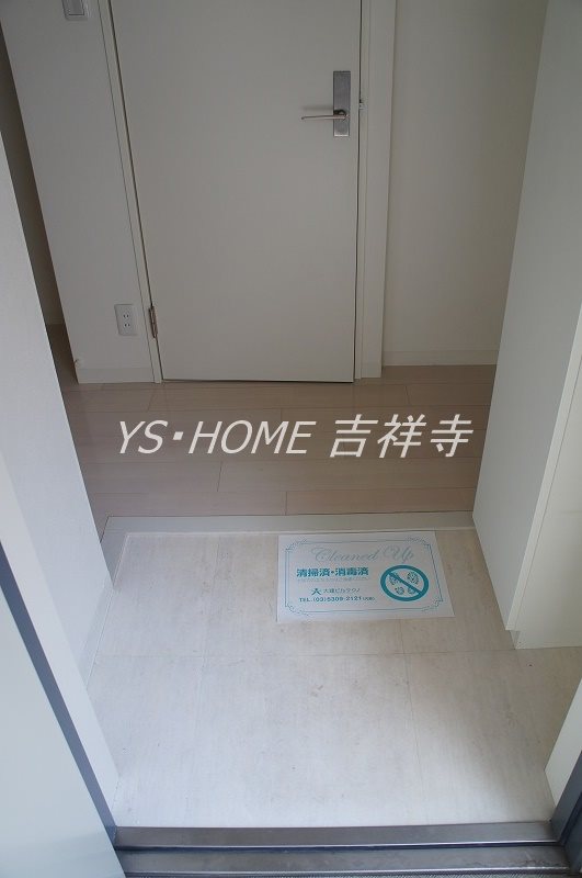 アール・デ・ココ三鷹 玄関