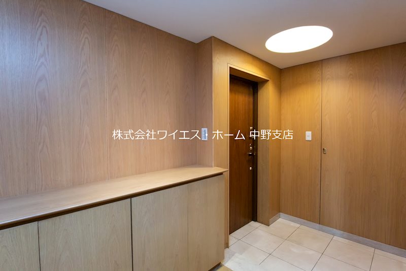 クリスタルコート   玄関