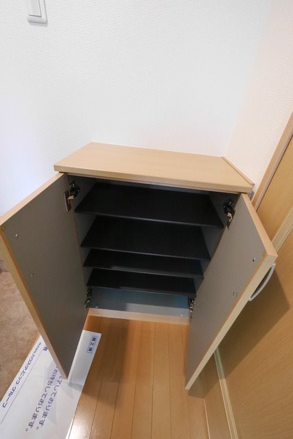 シャトル聖　三鷹 玄関