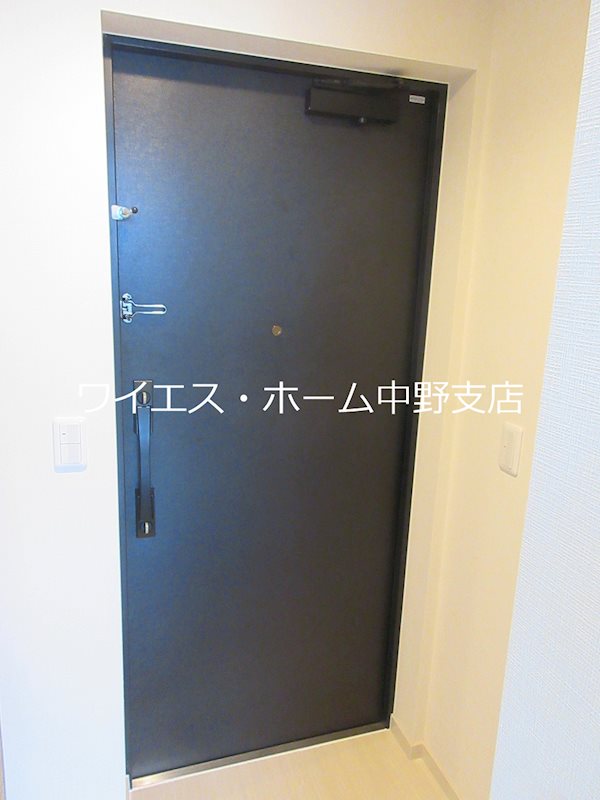 コンフォリア新中野 玄関