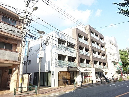 トラッセルズ 外観