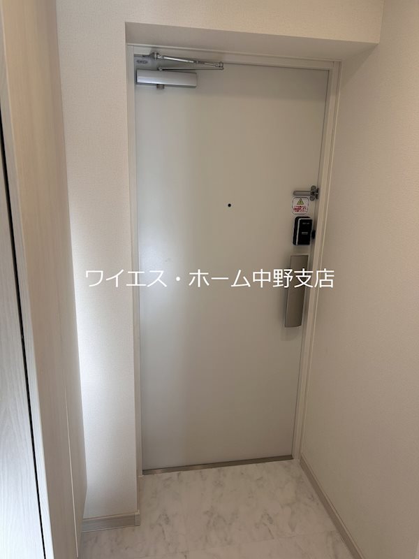ラフィス中野 玄関