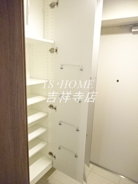 H-スクエア吉祥寺南町 玄関