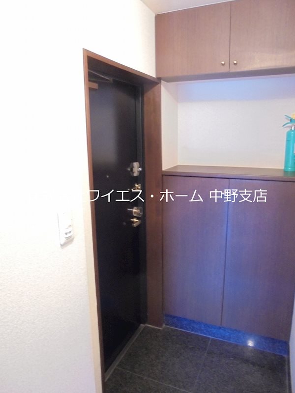 ロイヤルプラザ中野  玄関