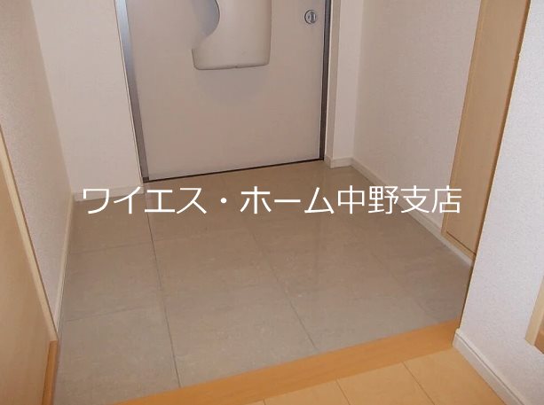 ニューナカノ  玄関