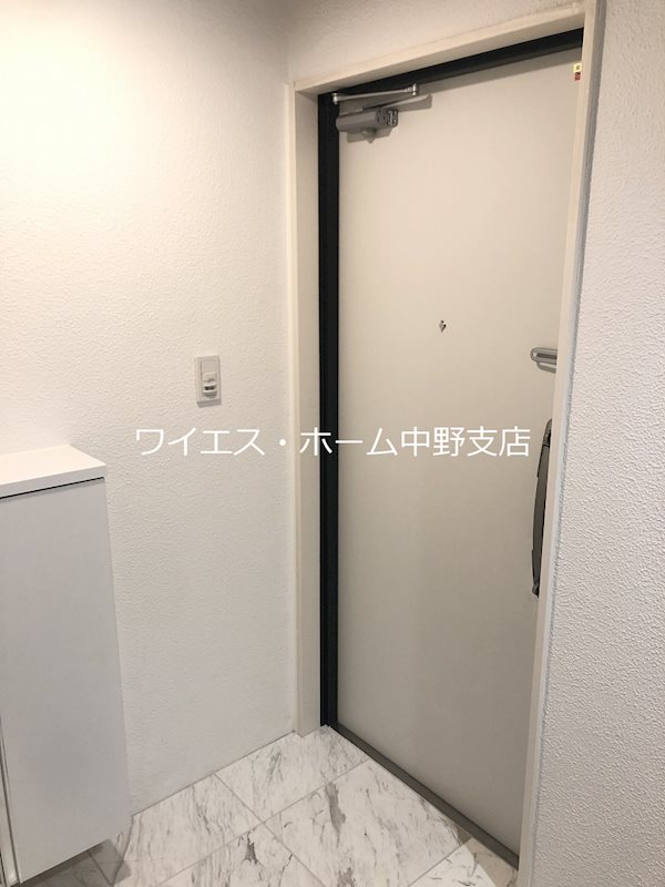 アヴァンタージュ中野WEST 玄関