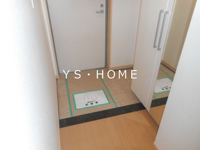 シャトーエクセラン  玄関