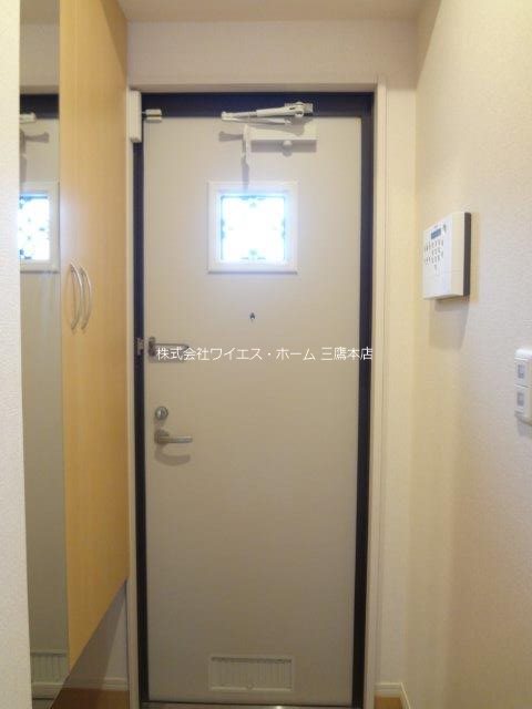 フェリシテ　ドゥー 玄関