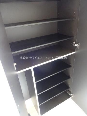 メル　エ　ルナ 玄関
