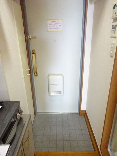 エリア・N 玄関